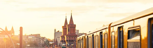Panorama-Bild mit Oberbaumbrücke und Berliner S-Bahn